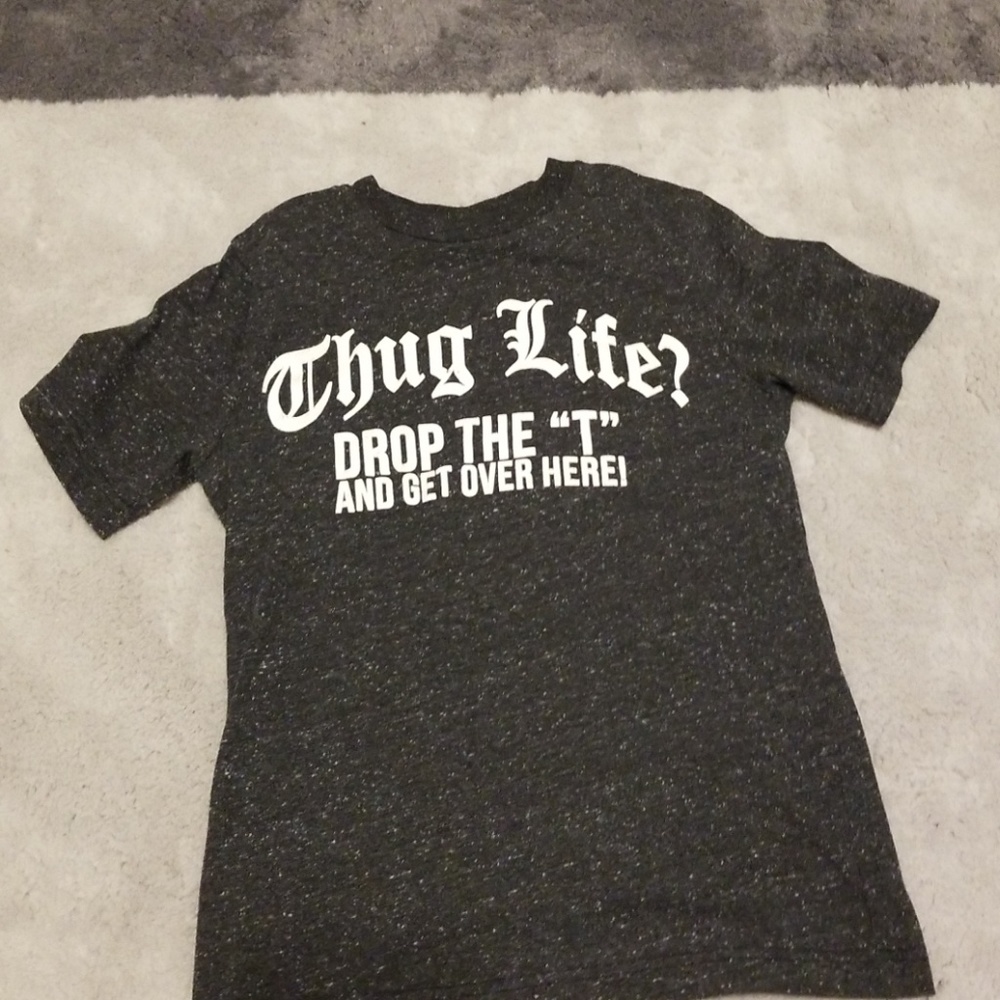 Boys gray cotton  "hug life" shirt!